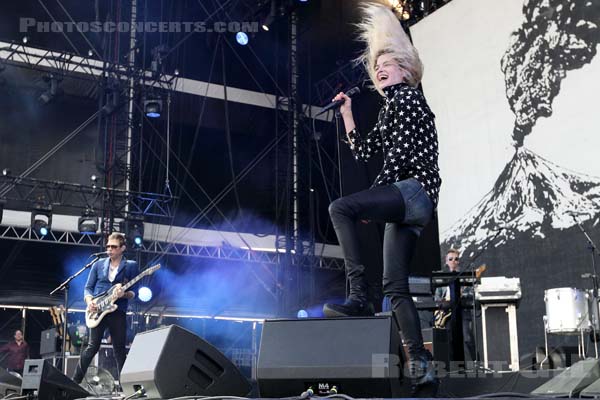 THE KILLS - 2018-06-24 - PARIS - Hippodrome de Longchamp - Paris - Alison Nicole Mosshart - Scott Paterson - James William Hince